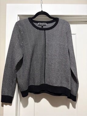 Melanie Lyne Black & White Herringbone Crewneck Sweater